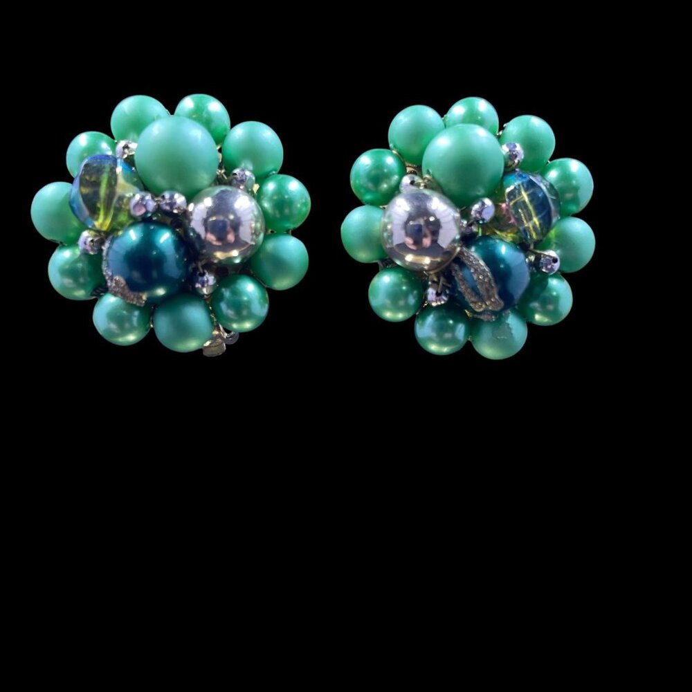 Vintage Japan Green Bead Cluster Clip On‎ Earrings Retro Pearl Costume Jewelry - Picture 2 of 6